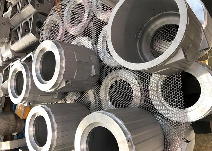 合金(jīn)鑄造澆入(ru)型腔冷卻(que)到室溫要(yao)經曆三個(ge)階段